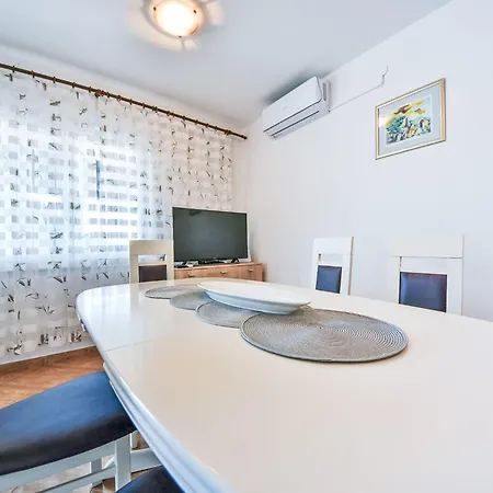 Apartment Maldini-2 By Interhome