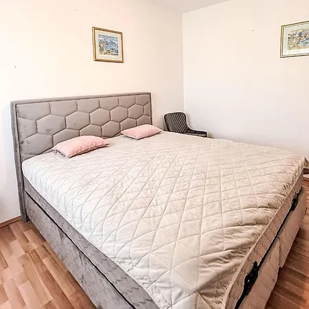 Appartement Maldini-2 By Interhome
