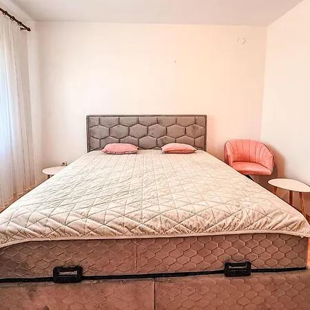 Appartamento Maldini-2 By Interhome